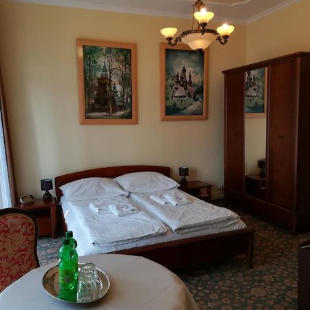 Victoria Cechini Hotel Криница-Здруй Екстериор снимка