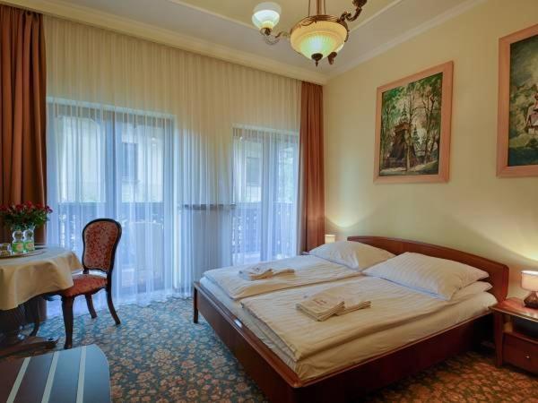 Victoria Cechini Hotel Криница-Здруй Екстериор снимка