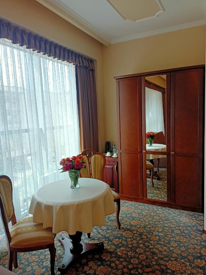 Victoria Cechini Hotel Криница-Здруй Екстериор снимка