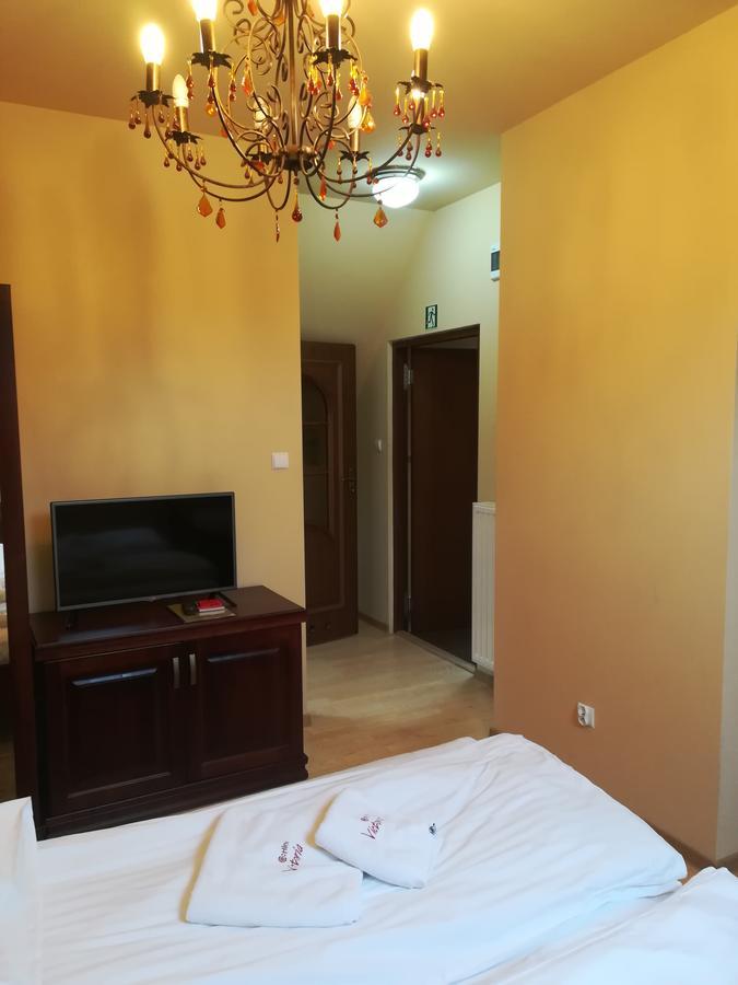 Victoria Cechini Hotel Криница-Здруй Екстериор снимка