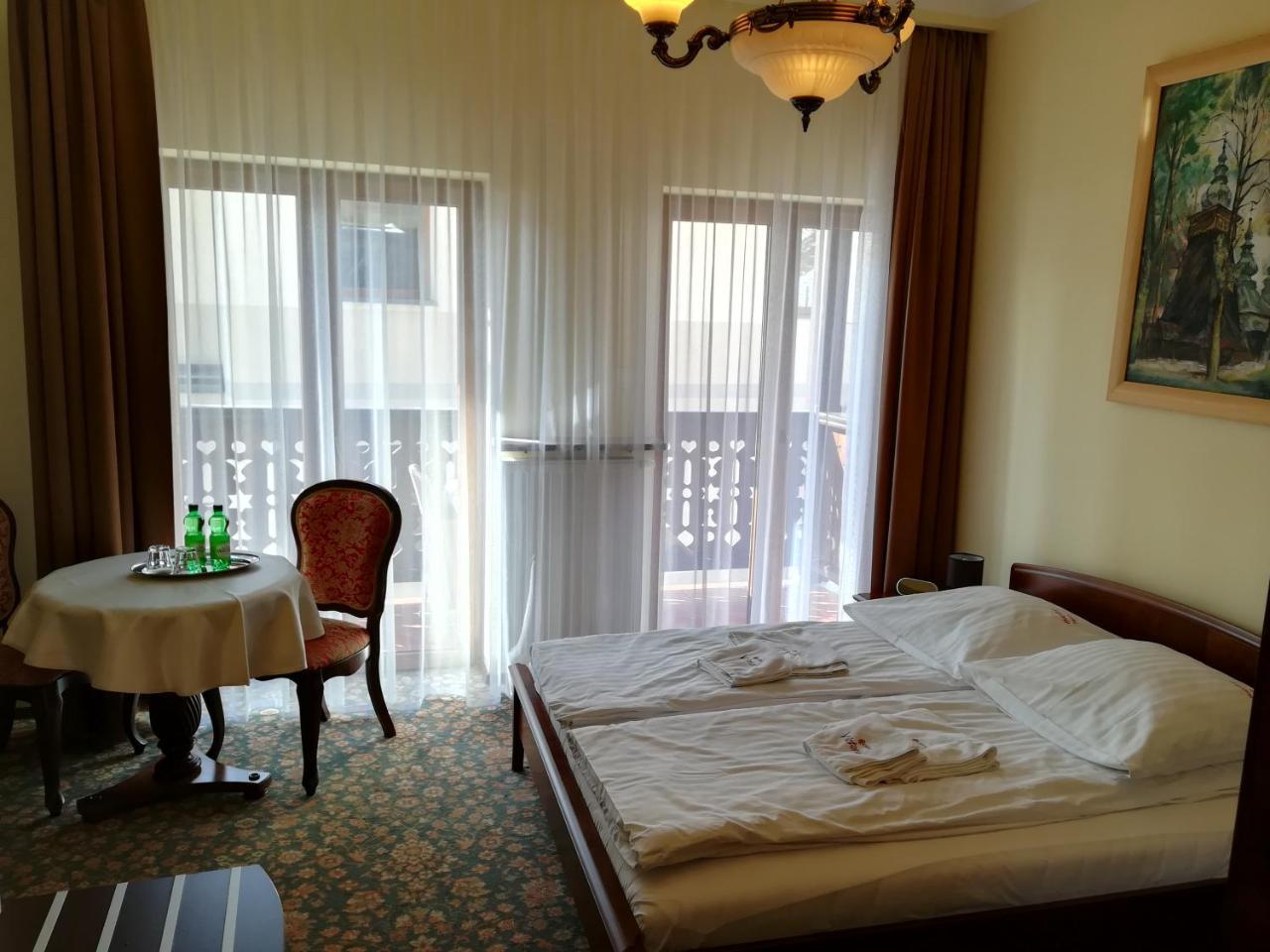 Victoria Cechini Hotel Криница-Здруй Екстериор снимка