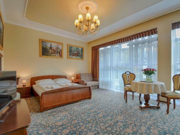 Victoria Cechini Hotel Криница-Здруй Екстериор снимка